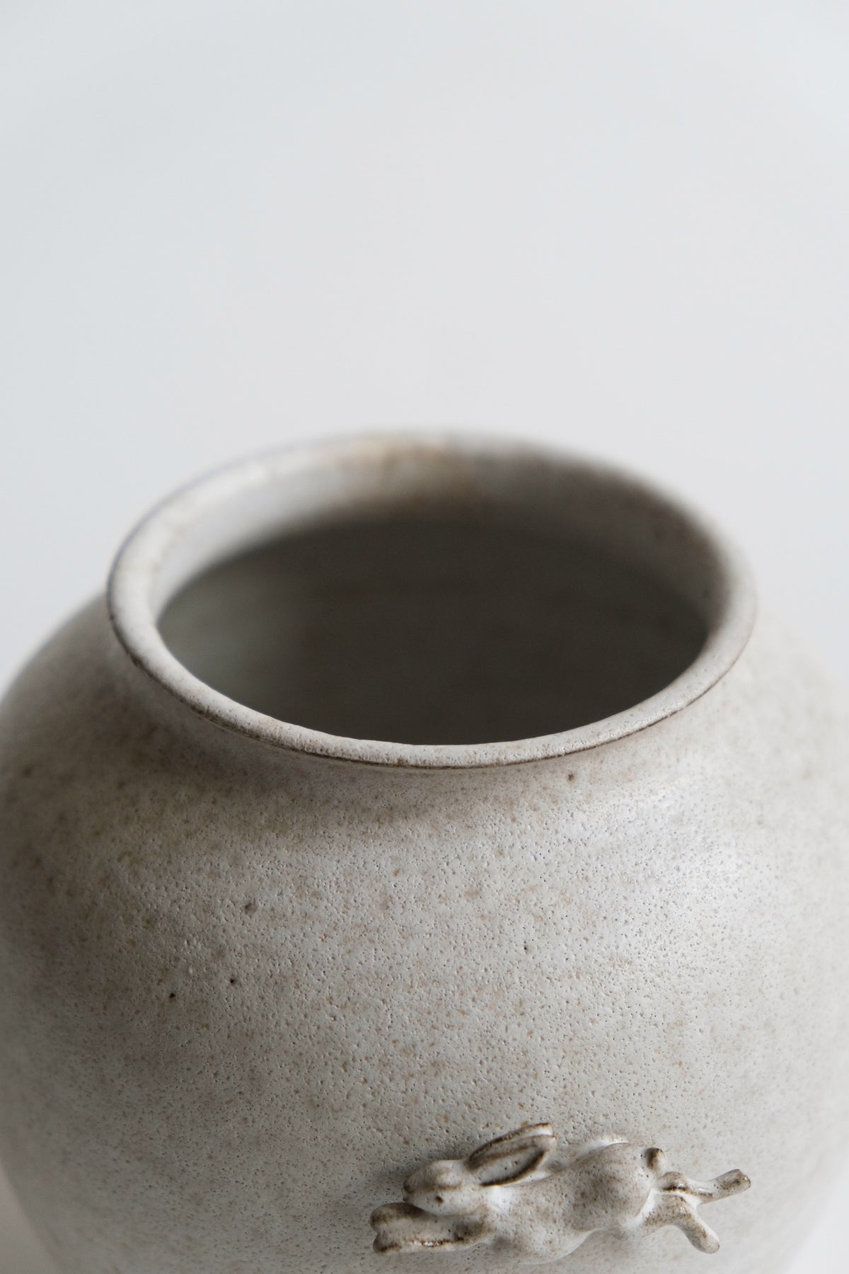 Moonrise Hopping Hare Vessel Nº01