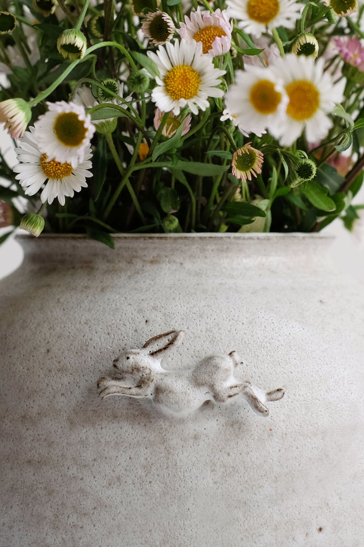 Moonrise Hopping Hare Vessel Nº01