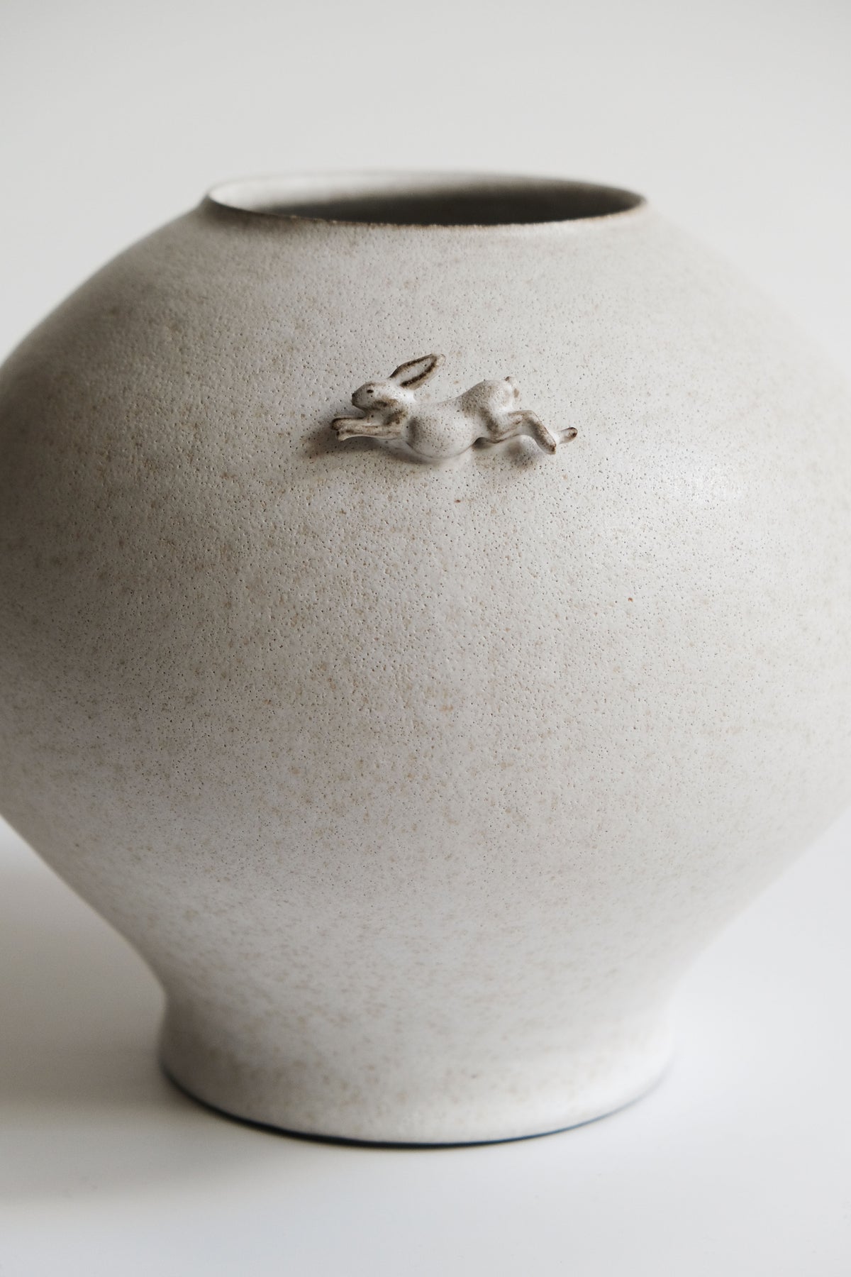 Moonrise Hopping Hare Vessel Nº07