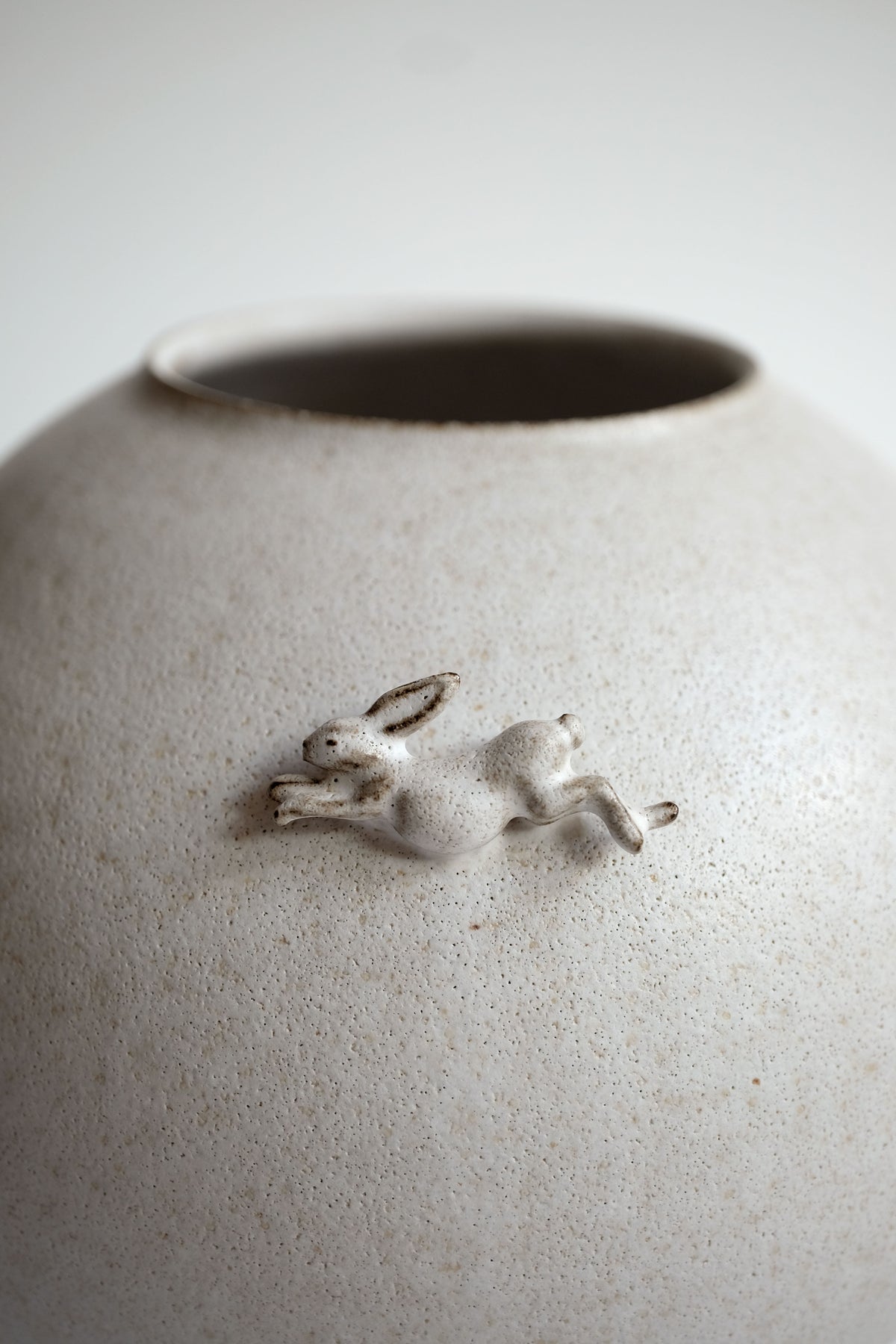 Moonrise Hopping Hare Vessel Nº07
