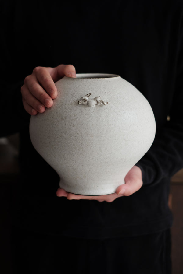 Moonrise Hopping Hare Vessel Nº07