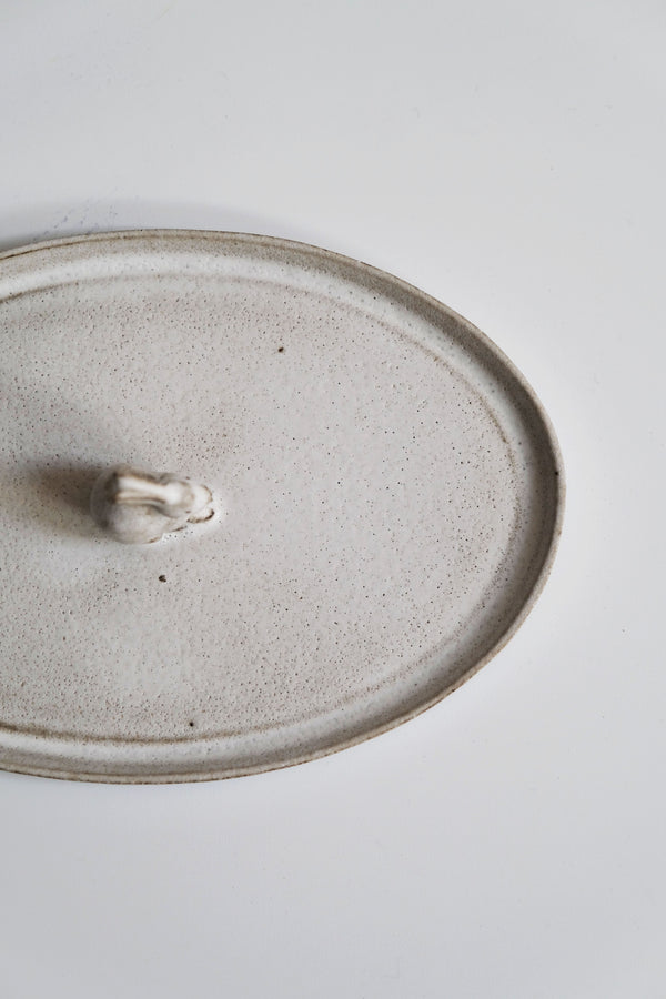Moonrise Hopping Hare Plate, Sit