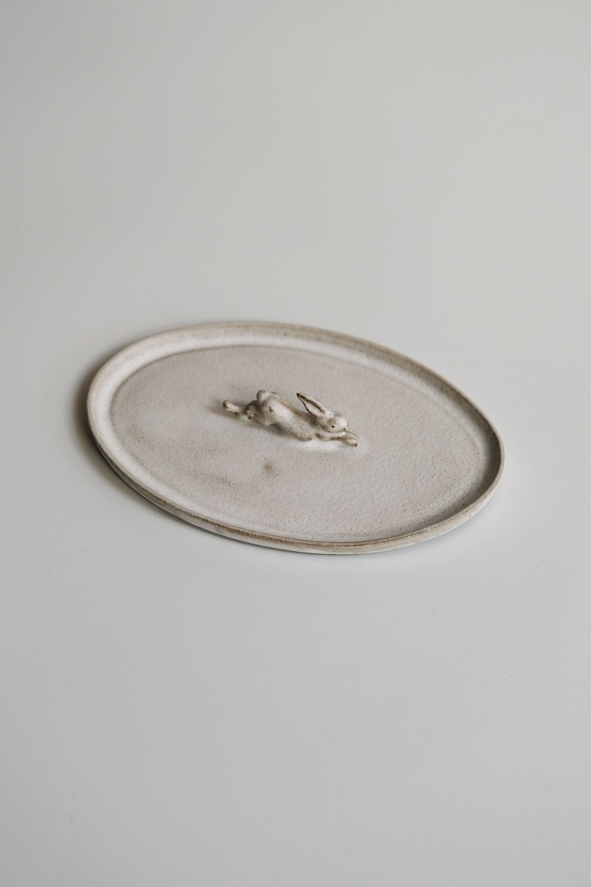 Moonrise Hopping Hare Plate, Run