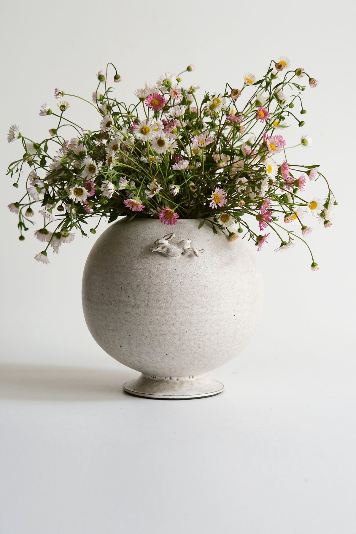 Moonrise Hopping Hare Vessel Nº04