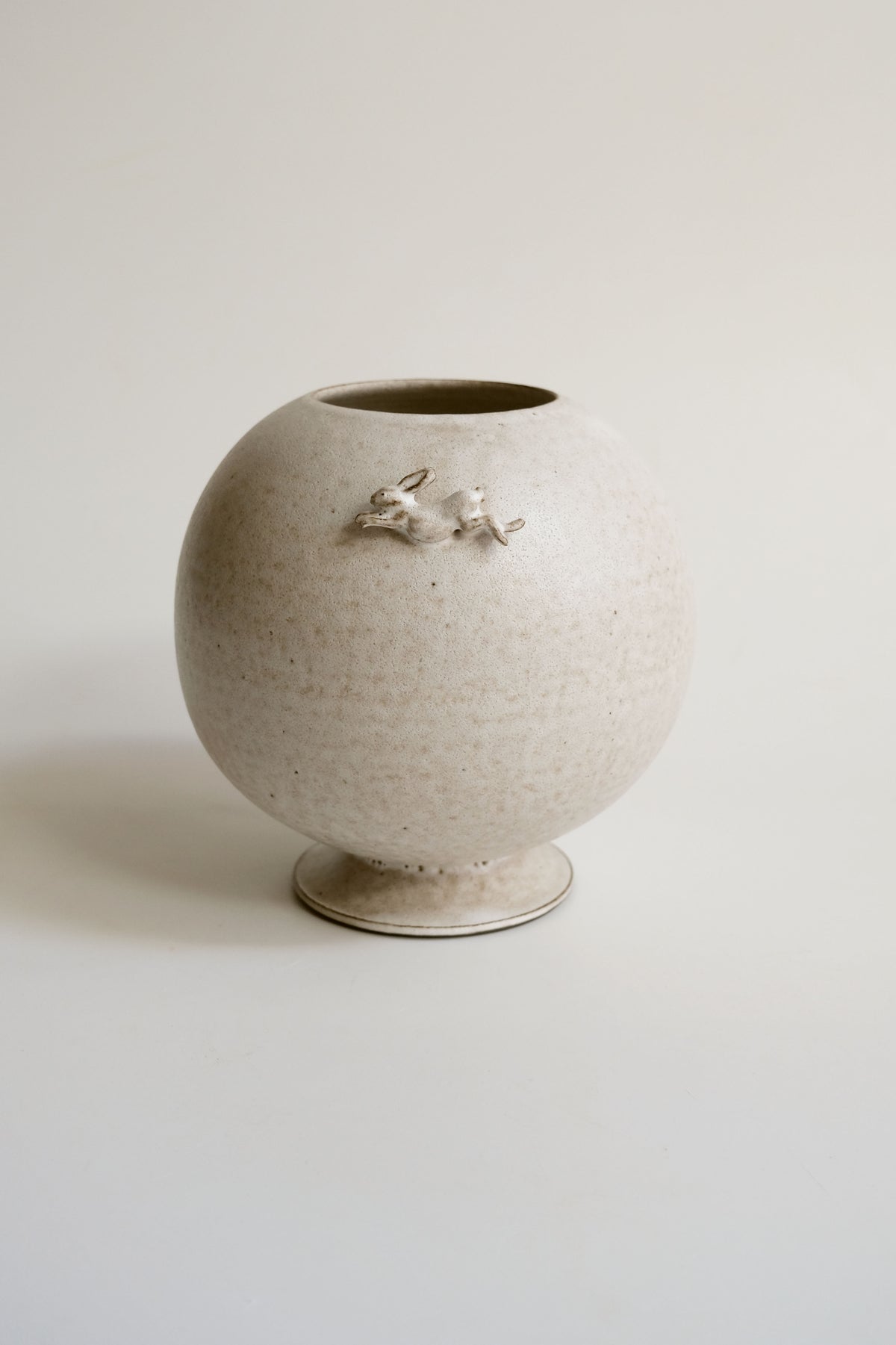 Moonrise Hopping Hare Vessel Nº04