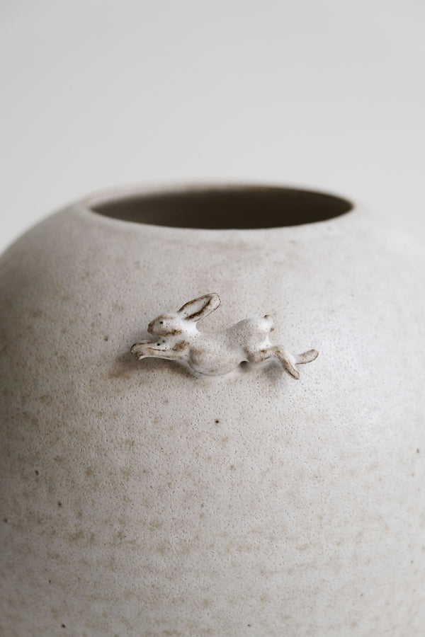 Moonrise Hopping Hare Vessel Nº04