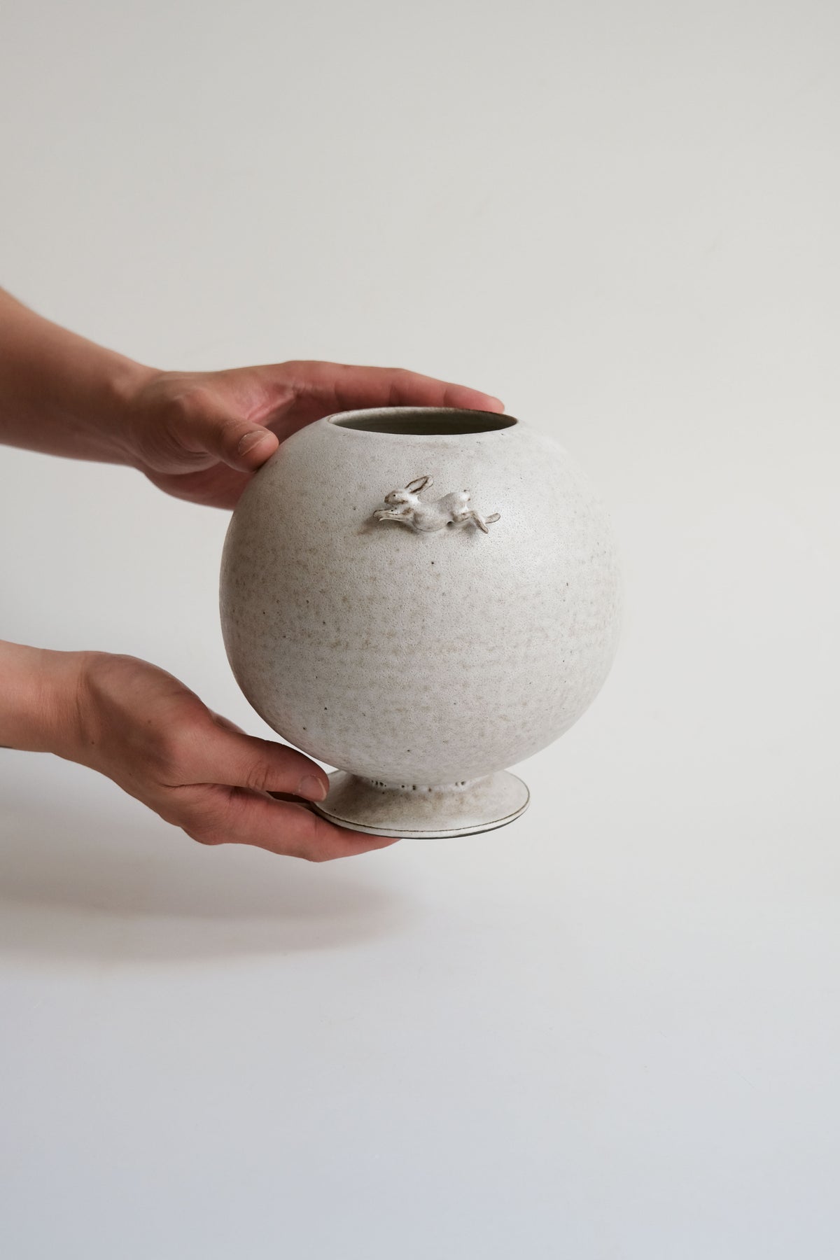 Moonrise Hopping Hare Vessel Nº04