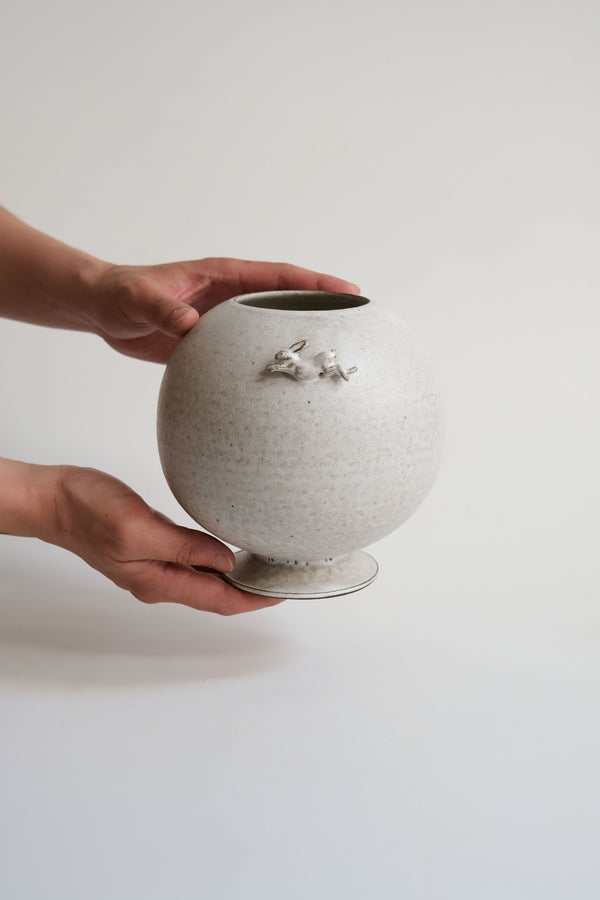 Moonrise Hopping Hare Vessel Nº04