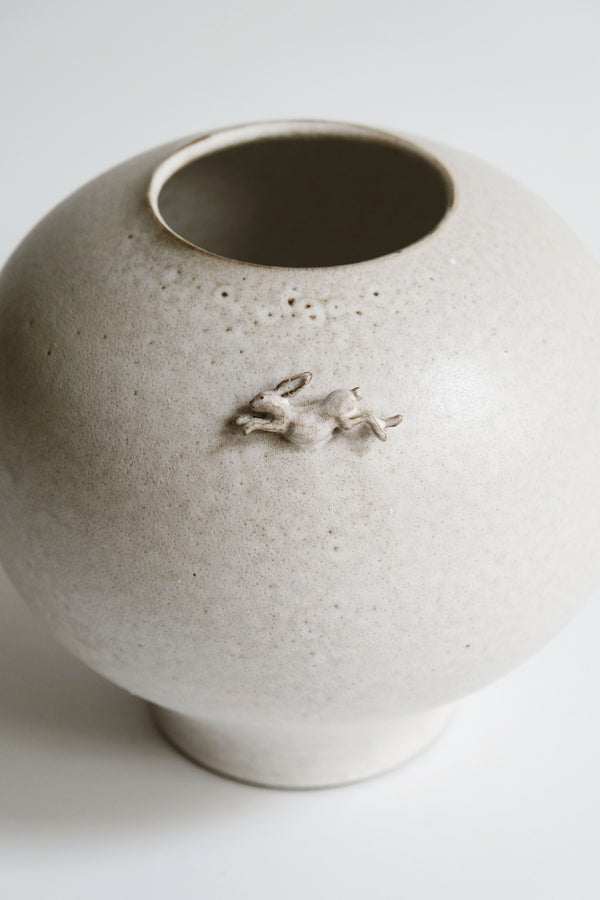 Moonrise Hopping Hare Vessel Nº06