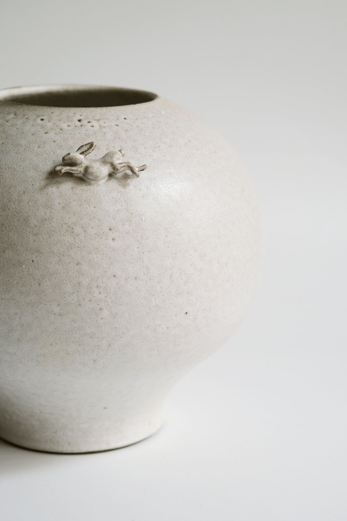 Moonrise Hopping Hare Vessel Nº06