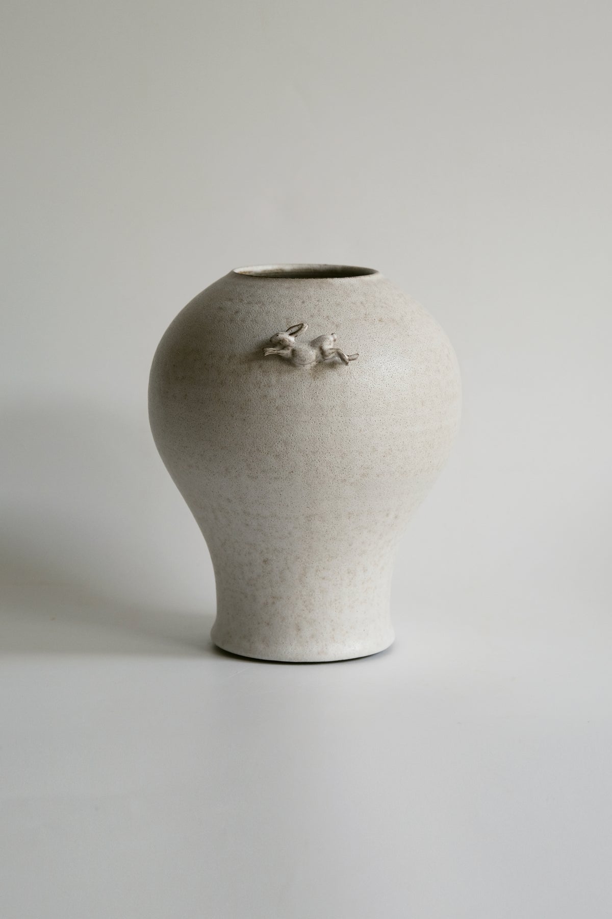 Moonrise Hopping Hare Vessel Nº03