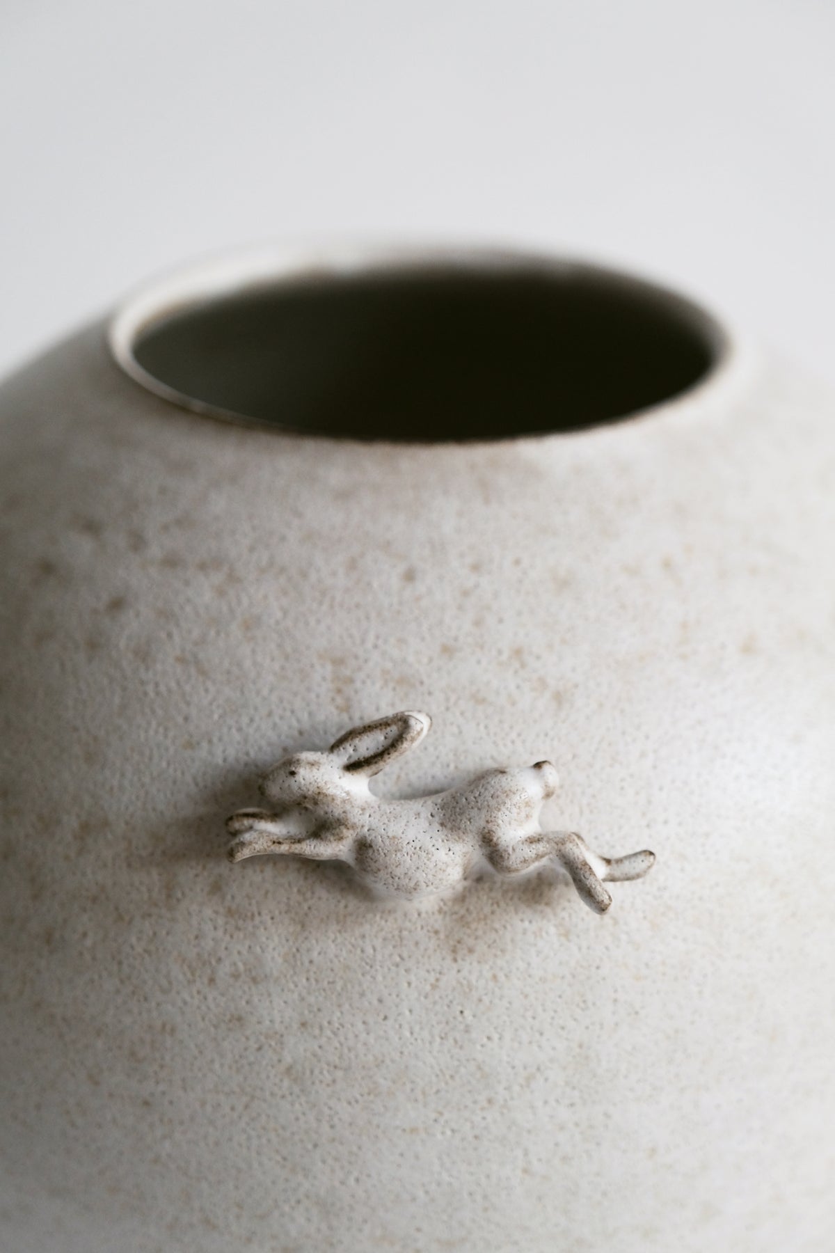 Moonrise Hopping Hare Vessel Nº03