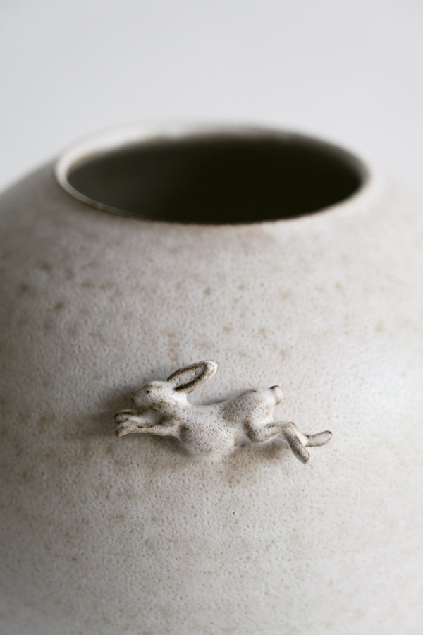 Moonrise Hopping Hare Vessel Nº03