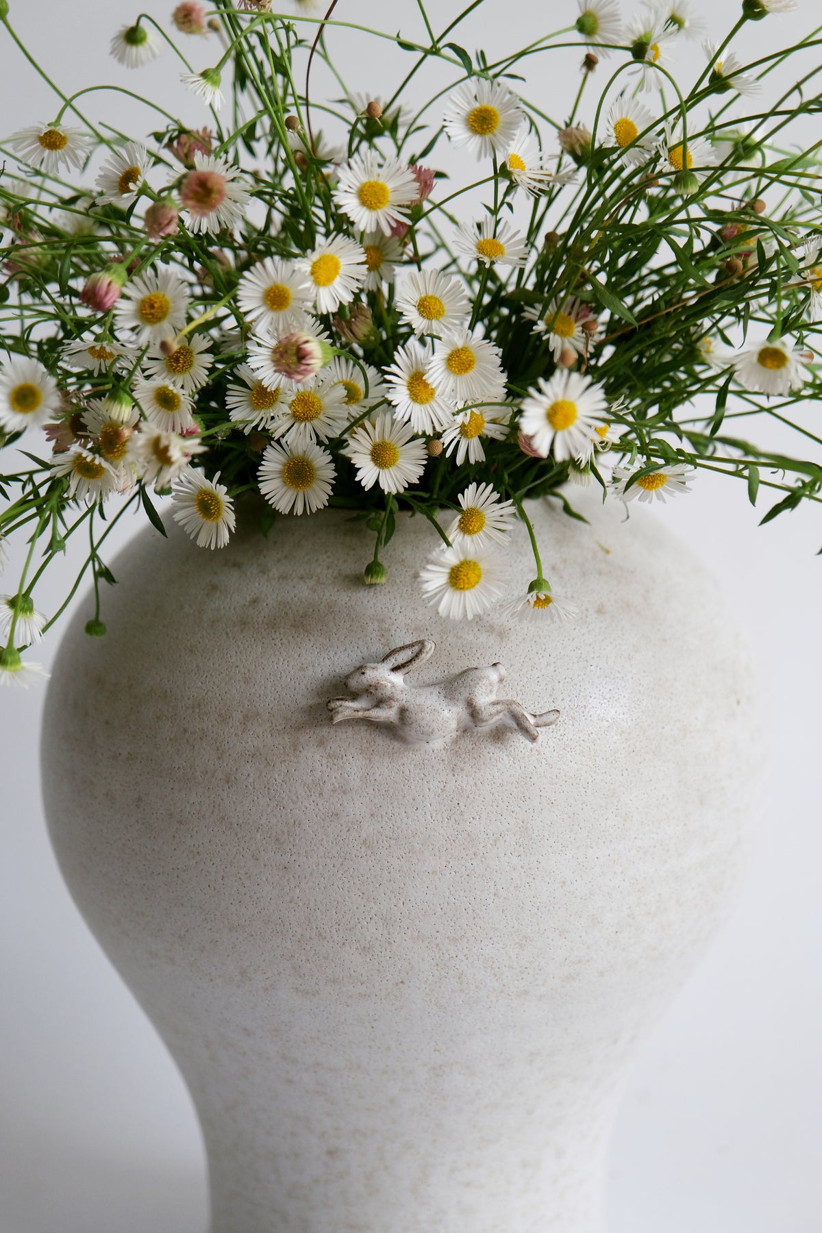 Moonrise Hopping Hare Vessel Nº03